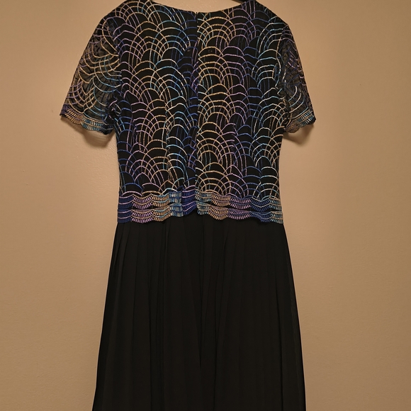 Colorful Embroidered Top - Picture 6 of 6